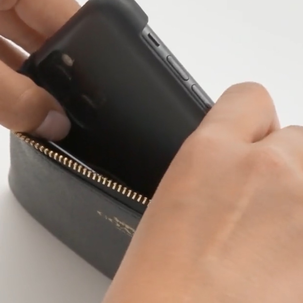 New Corner‎ Zip Wristlet - Picture 6 of 9